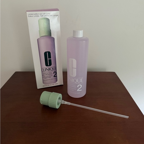 New..
Clinique Clarifying Lotion with Light Purple Bottle - Picture 3 of 6